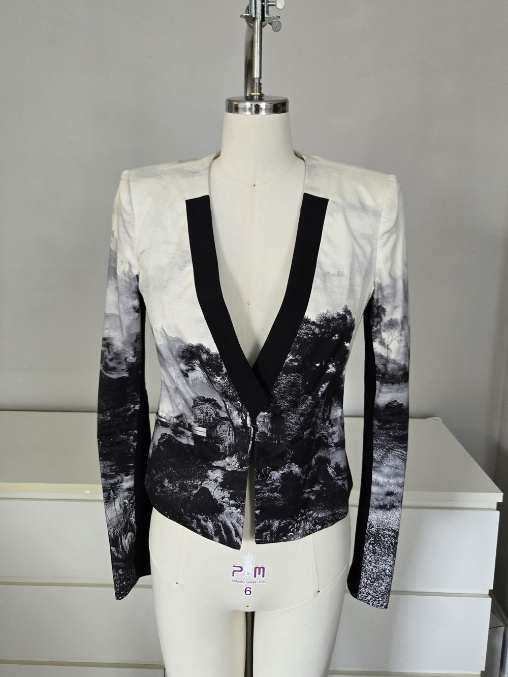BCBGMaxAzria Black & White Scenic Print Blazer